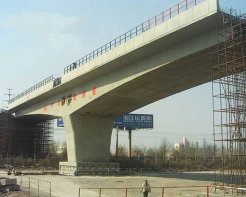 北京德滨高速跨京沪铁路高架桥水平转体